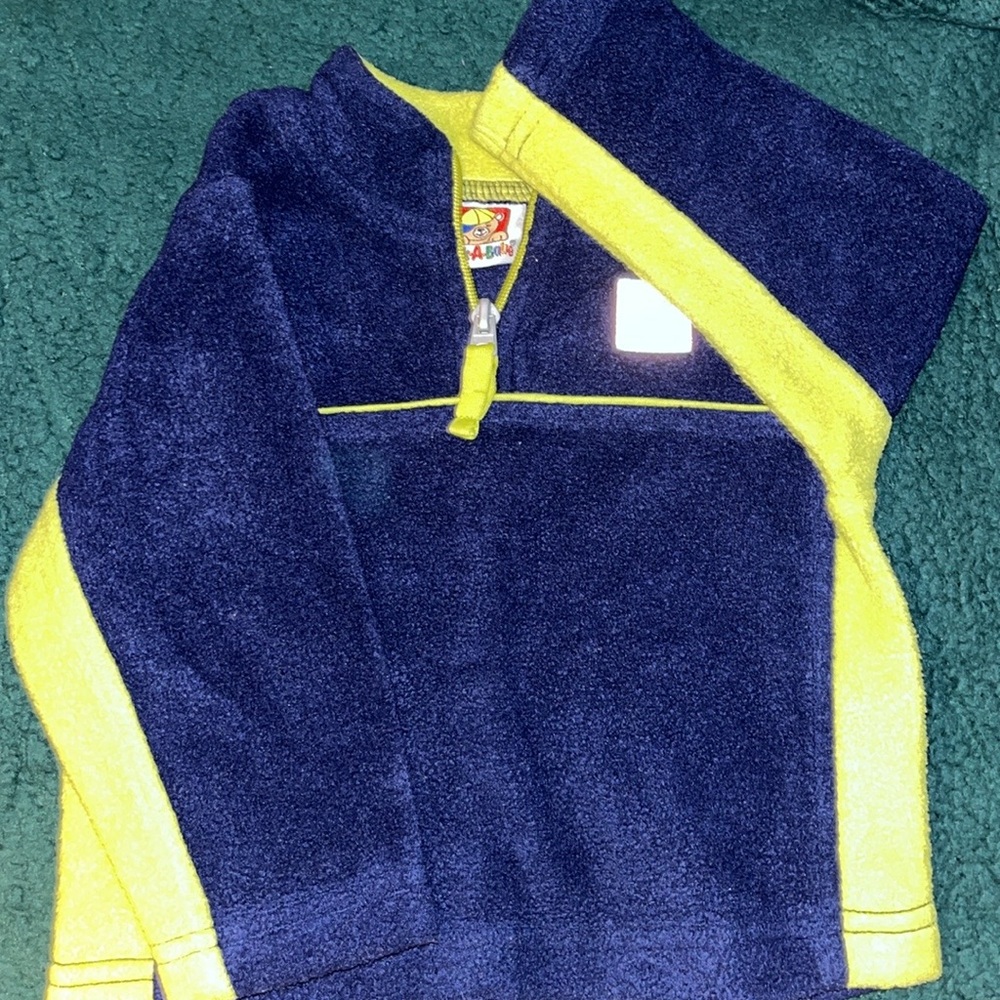 Peek-A-Babe, Fleece sport top